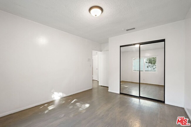 Building Photo - 11004 Mansel Ave