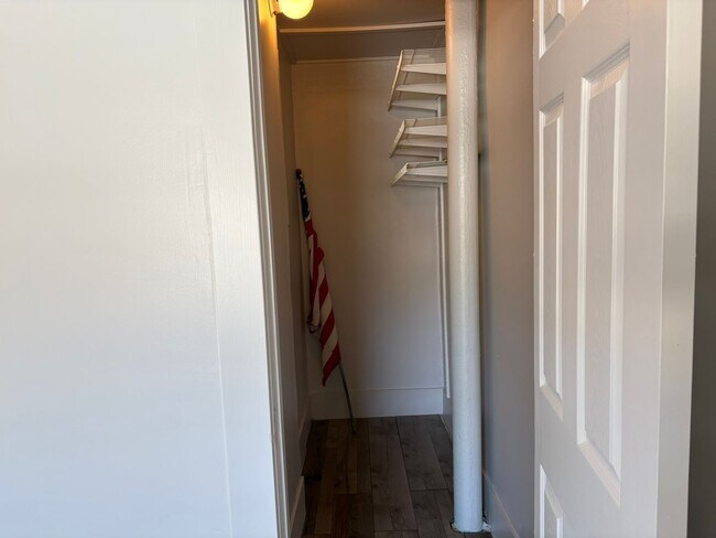 Building Photo - Lovely 2 bedrooms and 1 bathroom beach cottage in San Pedro