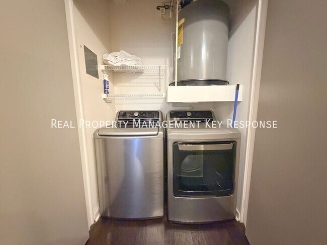 Building Photo - 1803 Broadway-#125