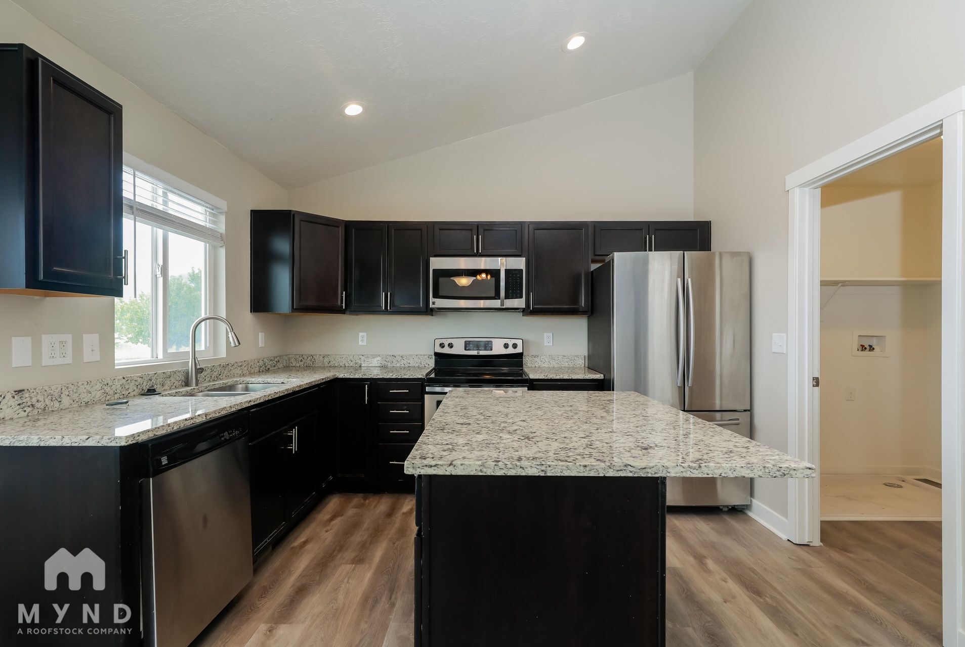 Building Photo - 426 Diamant Ln