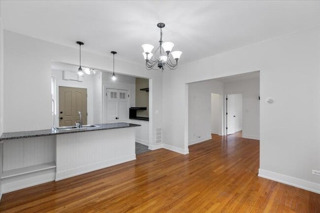 Building Photo - 2 bedroom in Chicago IL 60618