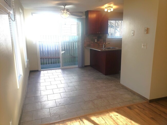 Building Photo - Inner SE Portland Duplex in Brooklyn!