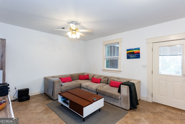 Building Photo - 1698 Temple Ave