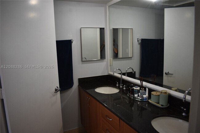 Building Photo - 6917 Collins Ave