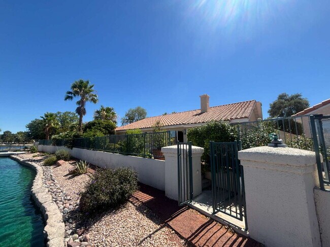 Building Photo - 3 Bed 2 1/2 Bath Water Front Home in Desert Shores