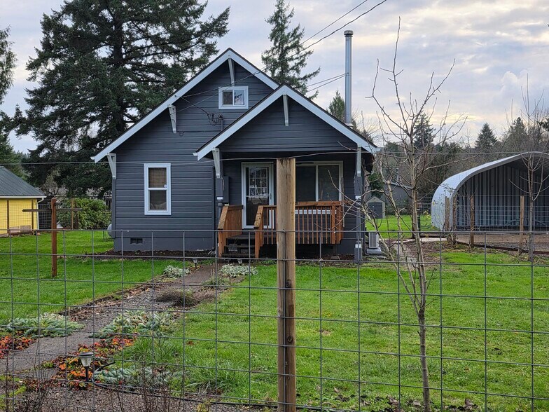 Building Photo - 23 S Main St