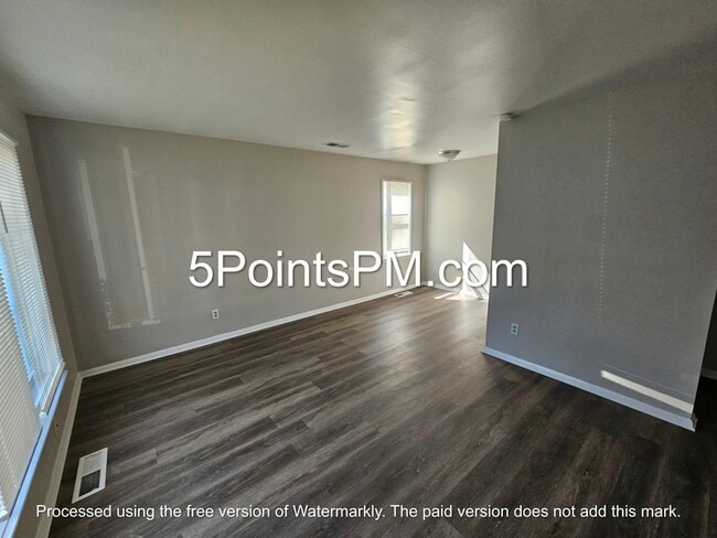 Building Photo - 4424 E 158th St