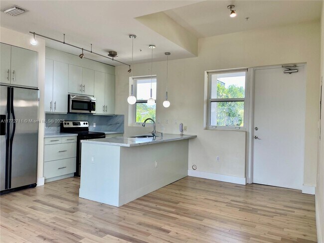 Building Photo - 6701 Biscayne Blvd