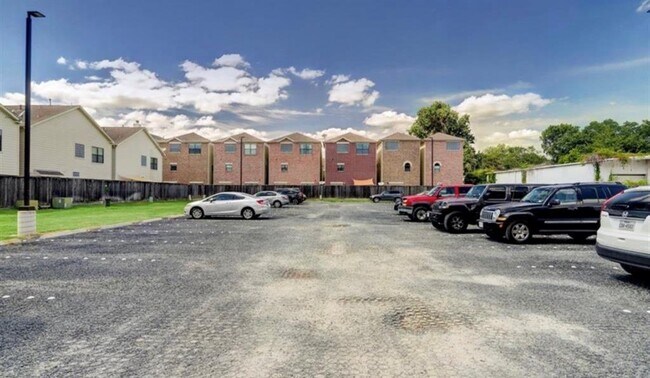Building Photo - 646 Westcross St