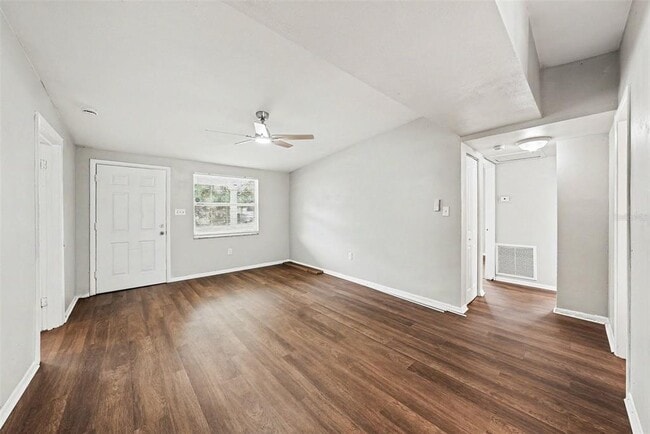 Building Photo - 4022 E Henry Ave