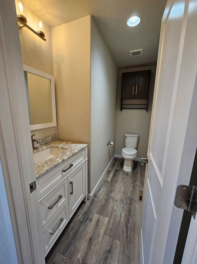 Building Photo - $4375 - 5BR/4BA Beautiful Dog Friendly Hom...