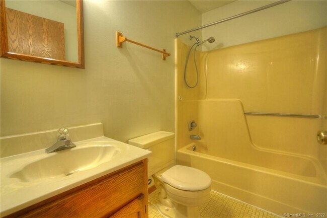 Building Photo - 26 Dartmouth Dr