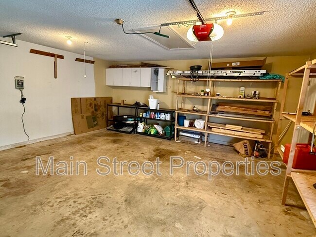 Building Photo - 2121 Pin High Dr