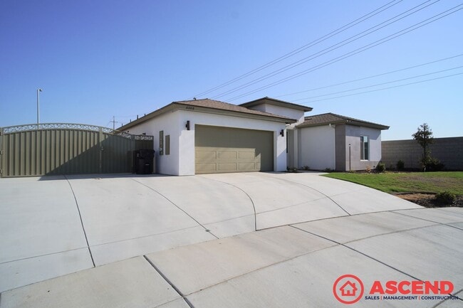 Primary Photo - 3 Bedroom Home off Coffee Rd and 7th Stand...