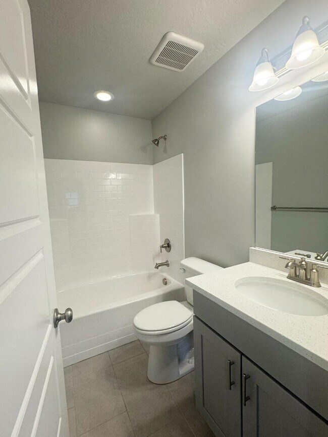 Building Photo - 9847 Alder Ln