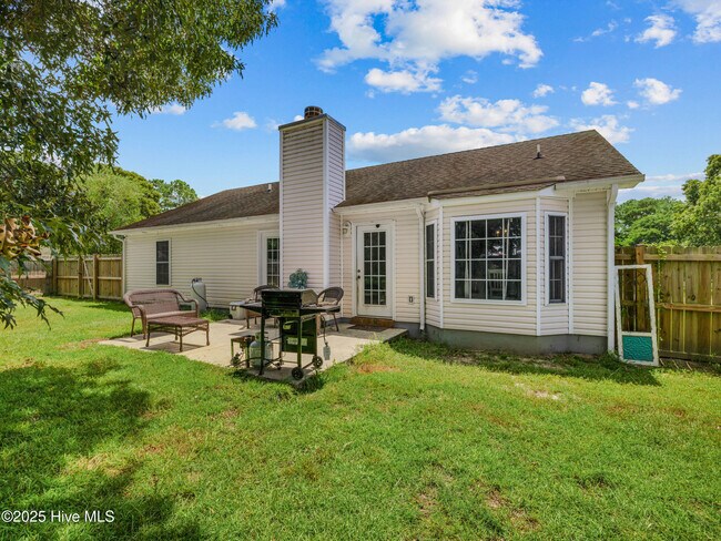 Building Photo - 401 Cherry Ct