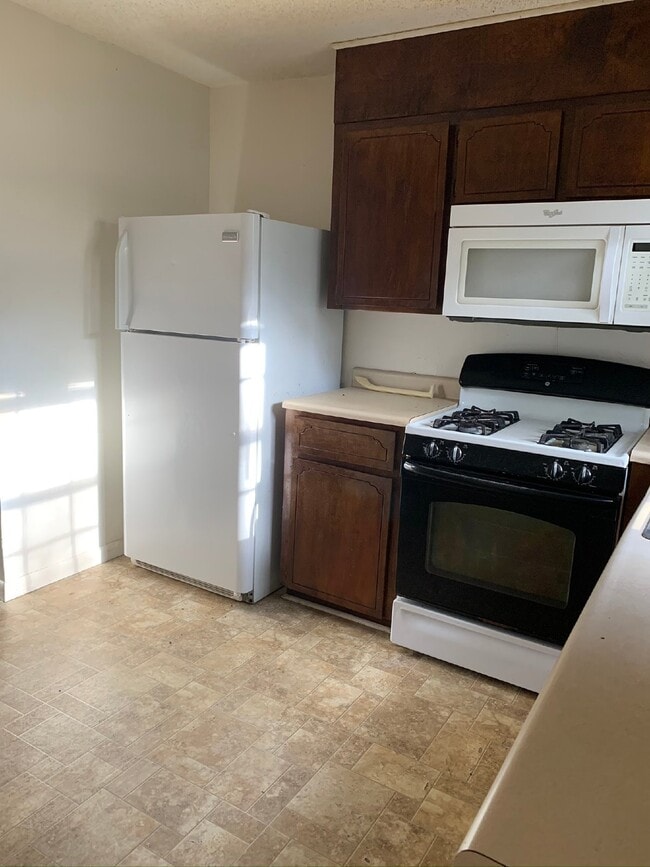 Building Photo - Apartment For Rent