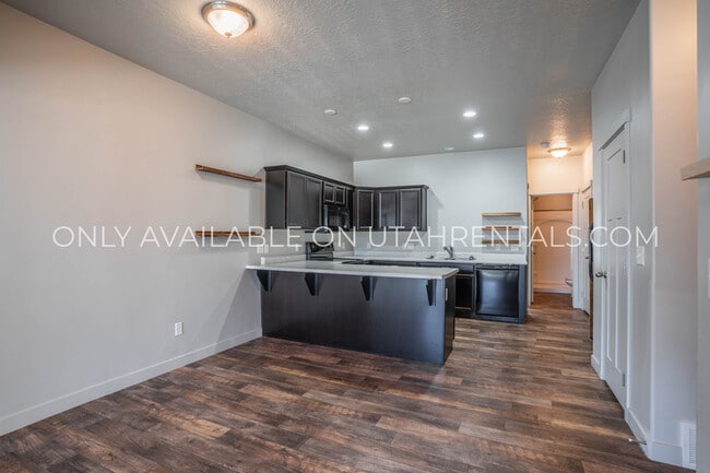 Building Photo - 662 E 355 N