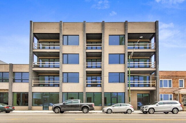 Building Photo - 2827 N Clybourn Ave
