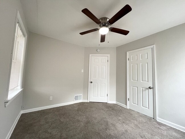 Building Photo - 1465 W Duchesne Dr