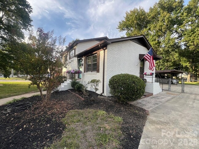 Building Photo - 2213 Milton Rd