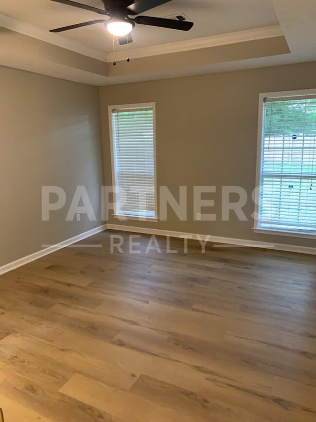 Building Photo - 6208 Sandy Ridge Curv