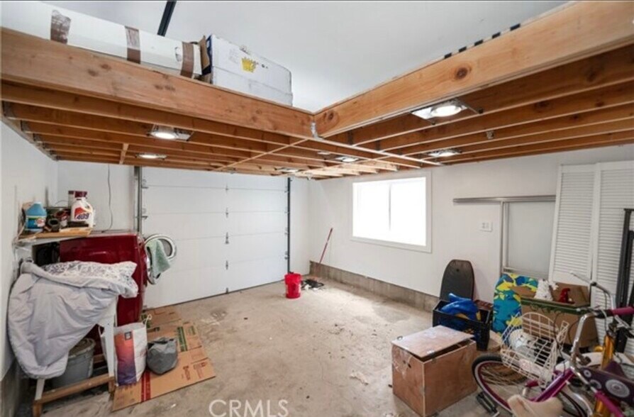 Building Photo - 2324 S Grand Ave