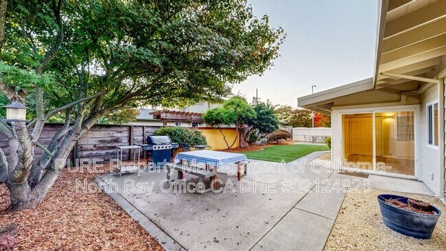 Building Photo - 2450 Grosse Ave