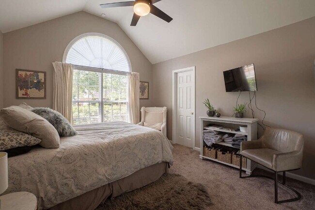 Building Photo - Available mid June!