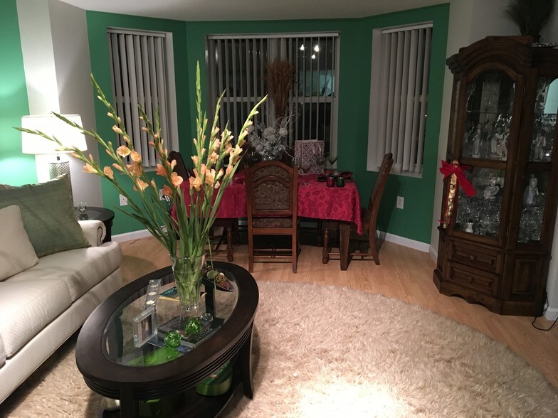 Living/dining - 1 Cityview Ln