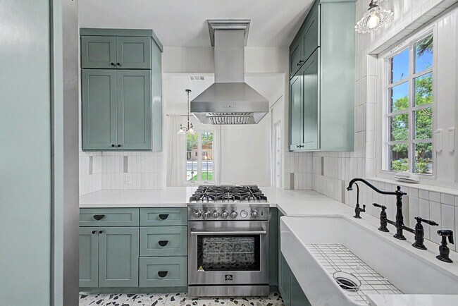 Building Photo - 311 West Campbell Ave