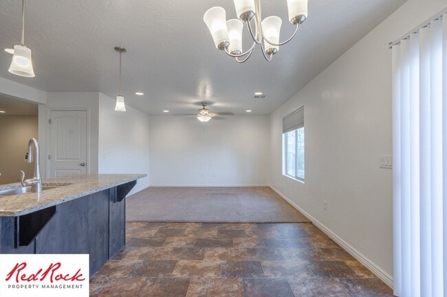 Building Photo - End Unit Fossil Hills Townhome with 3 Beds and 2.5 Baths