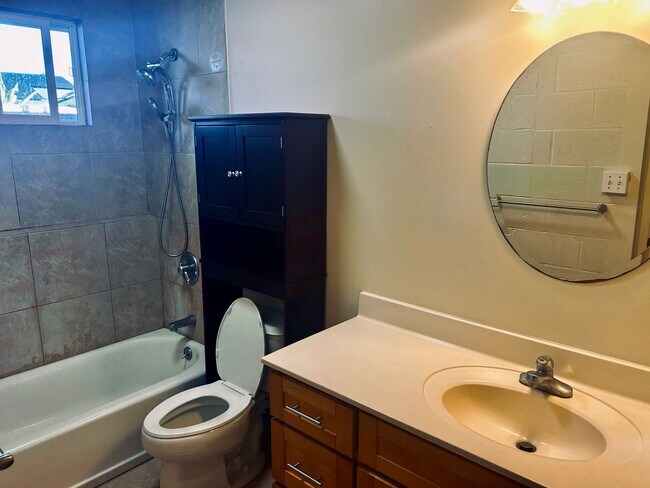 Building Photo - 606 Kaulani Way