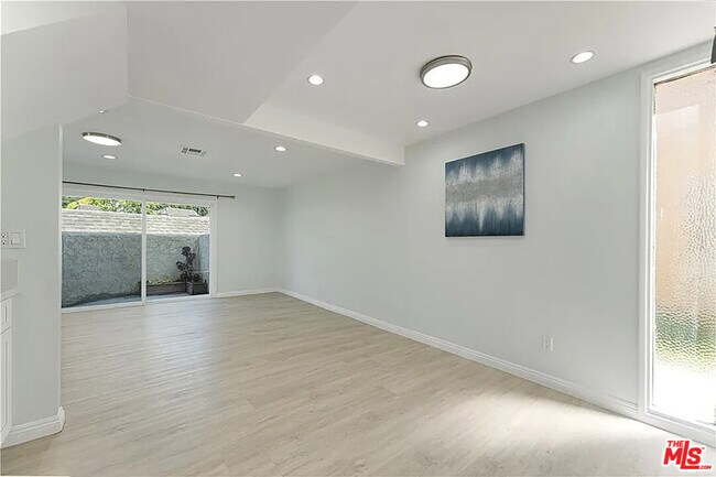 Building Photo - 126 Casuda Canyon Dr