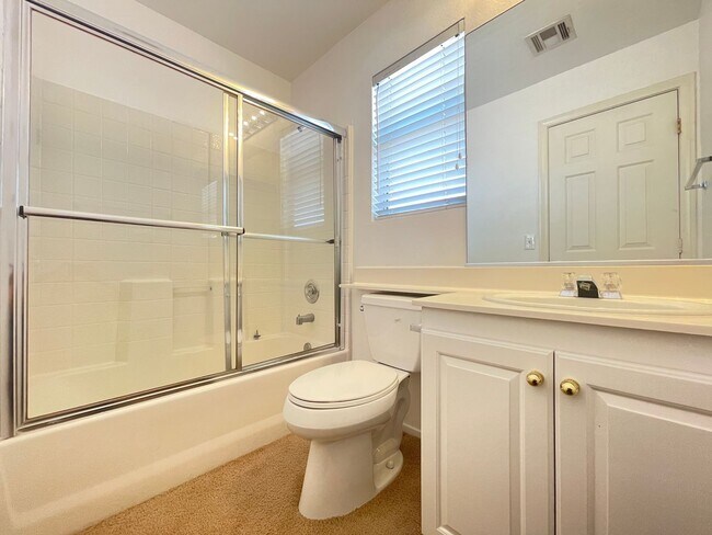 Building Photo - 3bedroom home in a GATED community near the strip