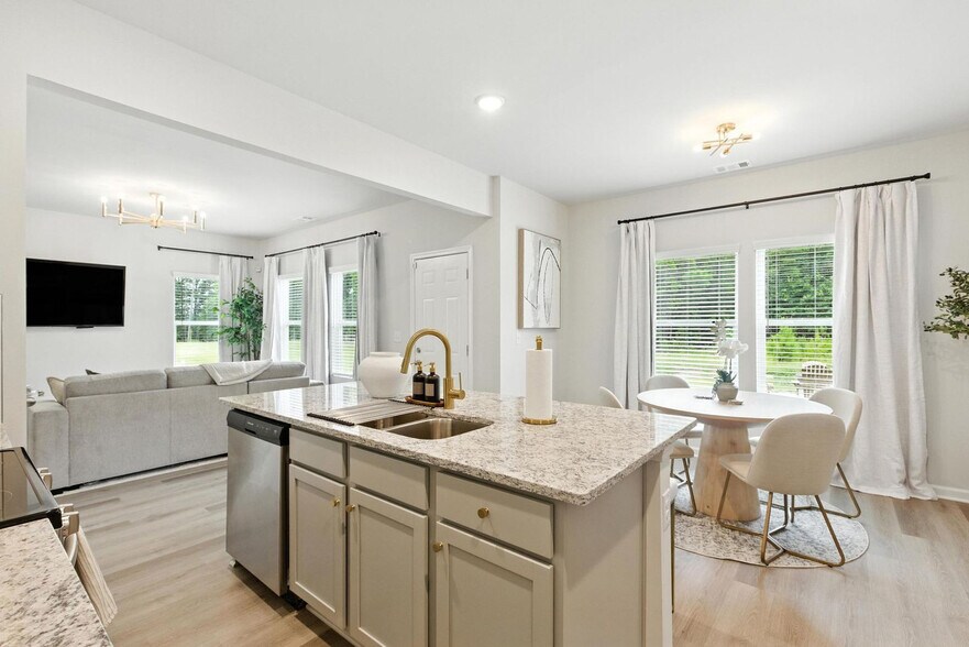 Building Photo - 611 W Vincent Dr