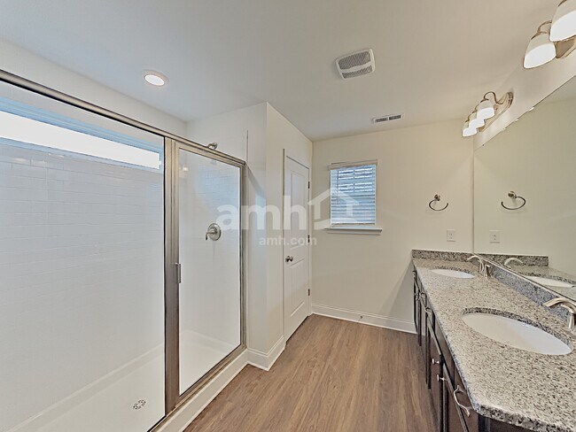 Building Photo - 331 Elmhurst Drive