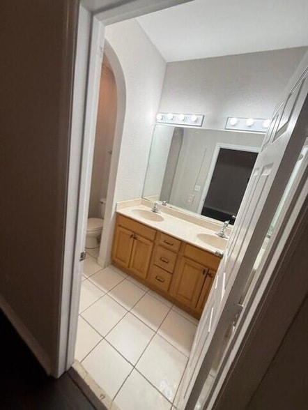 Building Photo - 821 Pipers Cay Dr