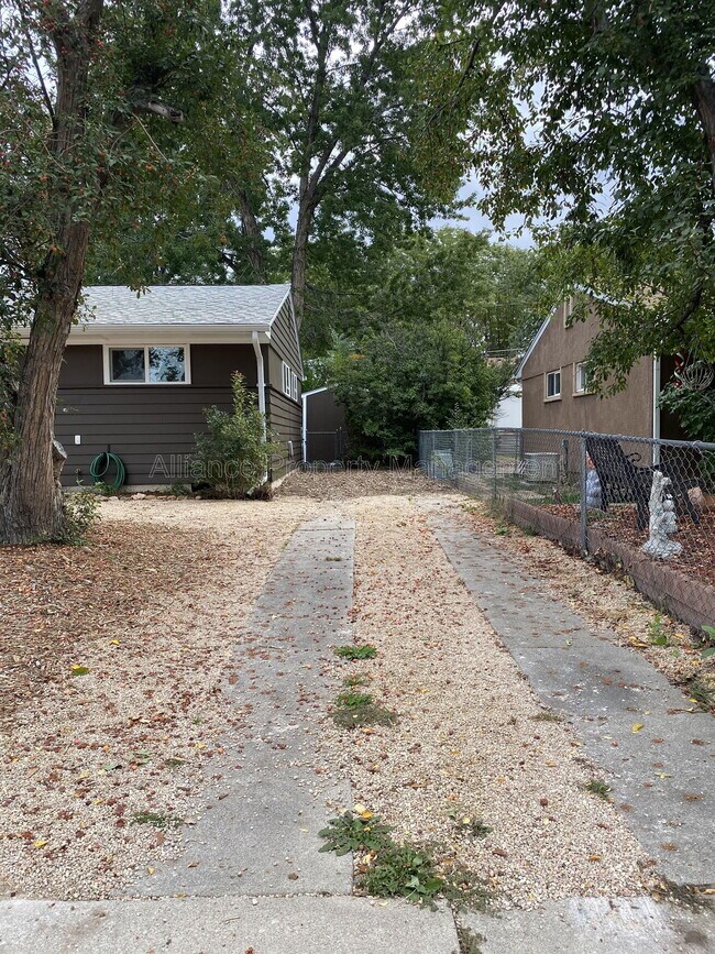 Building Photo - 2605 Lark Dr