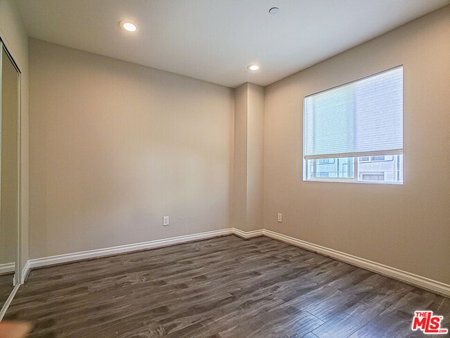 Building Photo - 963 N Wilton Pl