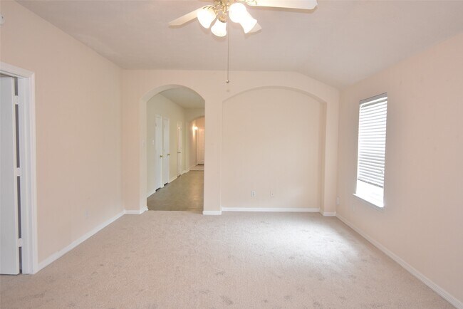 Building Photo - 21399 Forest Colony Dr