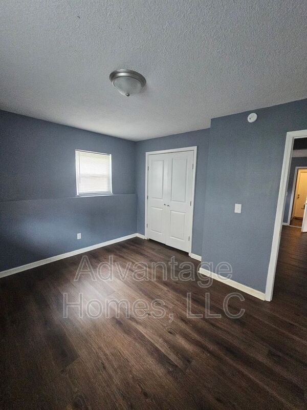 Building Photo - 704 N 70th St