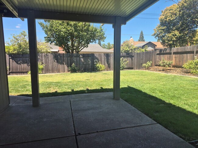 Building Photo - 3 Bedroom Orangevale Home