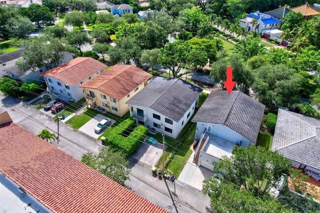 Building Photo - 539 Menendez Ave