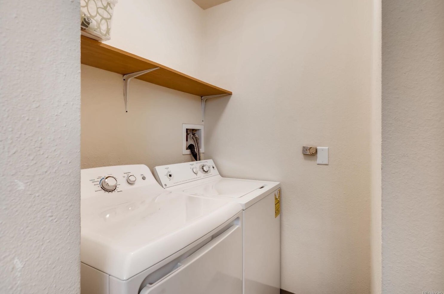 Building Photo - 8225 Fairmount Dr