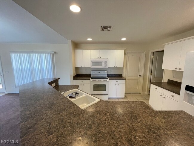 Building Photo - 2639 NW 24th Pl