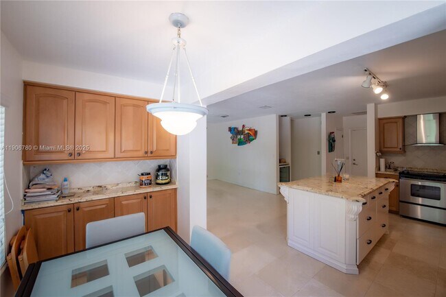 Building Photo - 928 Escobar Ave