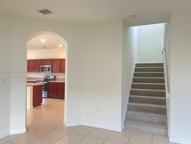 Building Photo - 191 SE 35 Ave