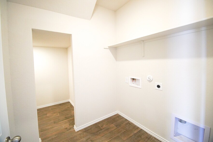Building Photo - 472 Desert Willow