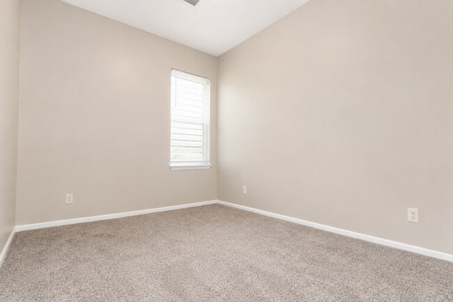 Building Photo - 500 E Ormsby Ave